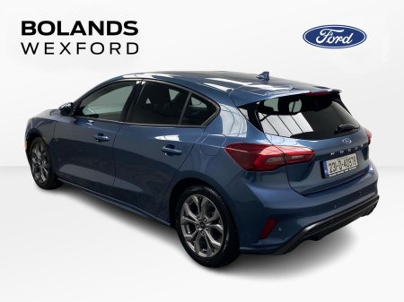 2023 Ford Focus - thumbnail 3