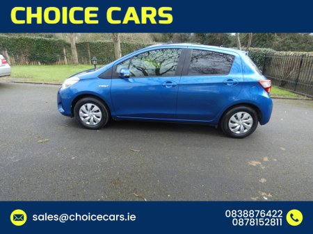 2017 Toyota Yaris - thumbnail 3