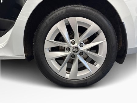 2025 Skoda Octavia - thumbnail 5