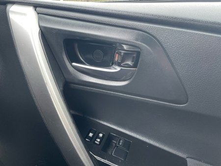 2015 Toyota Auris 1.33 5DR TERRA 4DR €12,888 thumbnail