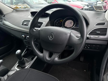 2010 Renault Megane - thumbnail 8