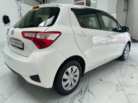 2018 Toyota Yaris - thumbnail 3