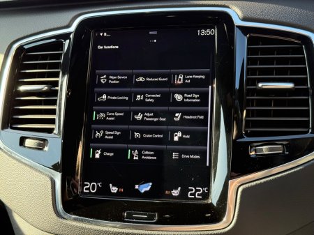 2022 Volvo XC90 PHEV T8 (390hp) R-Design AWD €56,900 thumbnail