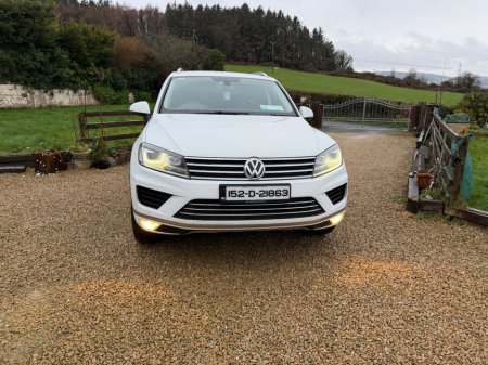 2015 Volkswagen Touareg - thumbnail 2