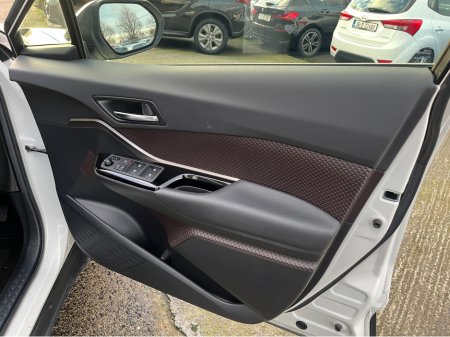 2020 Toyota C-HR SOL AUTOMATIC HYBRID 1.8 PETROL //ADAPTIVE CRUISE CONTROL//KEYLESS ENTRY//REVERSE CAMERA//HEATED SEATS// €22,950 thumbnail
