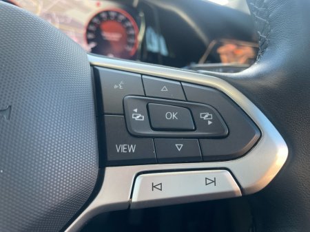 2024 Volkswagen Golf 2.0 TDI 115HP Life €28,975 thumbnail