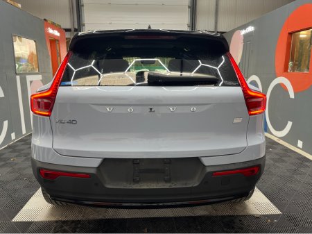 2023 Volvo XC40 - thumbnail 3