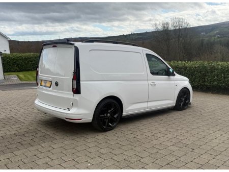 2021 Volkswagen Caddy - view 3