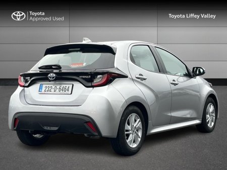 2023 Toyota Yaris 1.5 HYBRID LUNA AUTO €23,950 thumbnail