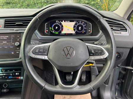 2022 Volkswagen Tiguan LIFE 1.4 TSI PLUG-IN HYBRID // FULL SERVICE HISTORY // APPLE CARPLAY/ANDROID AUTO // ADAPTIVE CRUISE CONTROL €28,950 thumbnail