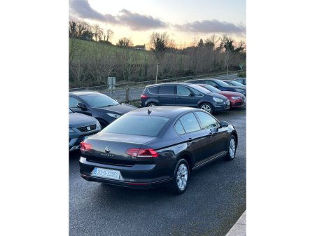 2021 Volkswagen Passat 2.0 TDI 150HP €15,950 thumbnail