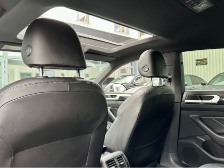 2024 Volkswagen Arteon R-LINE 2.0 TDI MANUAL 6SPEED FWD 150HP 5DR €44,950 thumbnail