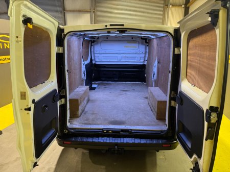 2020 Nissan NV300 - thumbnail 23