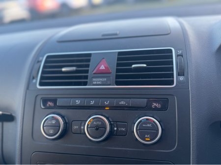 2014 Volkswagen Touran 1.4i HIGHLINE... AUTOMATIC...2 KEYS €11,950 thumbnail