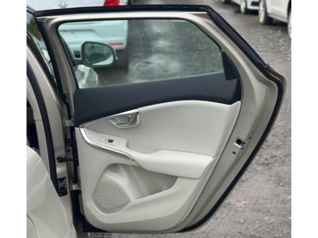 2016 Volvo V40 Cross Country 2.0L Diesel Automatic (9040) €13,495 thumbnail