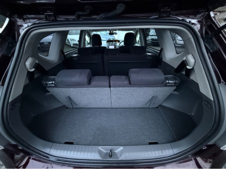 2014 Toyota Prius Alpha - thumbnail 5