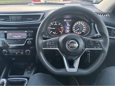2018 Nissan Qashqai 1.5 XE 18 4DR €9,950 thumbnail