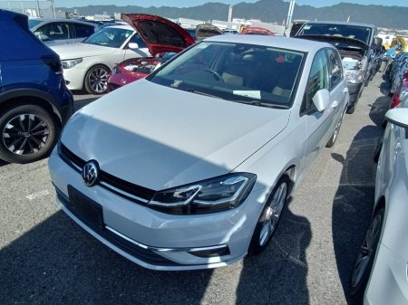 2017 Volkswagen Golf  €17,950 thumbnail