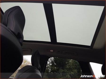 2025 Volvo XC60 T6 350bhp AWD PHEV Plus Dark (Panoramic Sunroof / 360 Camera / Heated Seats) €67,900 thumbnail