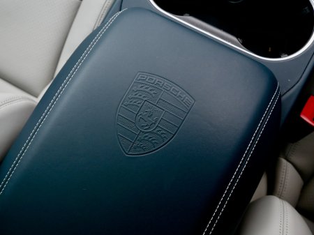 2023 Porsche Cayenne 3.0 V6 E-Hybrid 4WD Auto €87,950 thumbnail