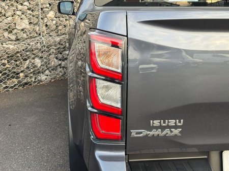 2025 Isuzu D-MAX DL40 AUTO DCB €48,499 thumbnail
