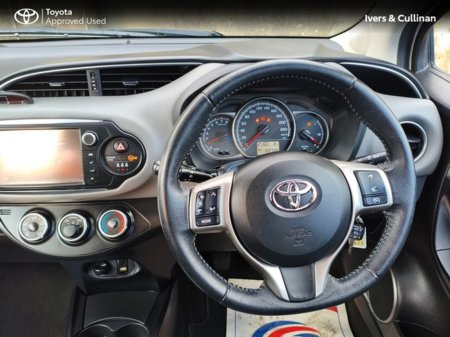 2017 Toyota Yaris YARIS 1.0 5DR LUNA thumbnail