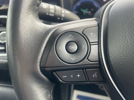 2023 Toyota Corolla 1.8 Hybrid Luna Saloon €22,475 thumbnail