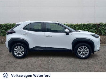 2025 Toyota Yaris Cross 1.5 Hybrid Luna thumbnail