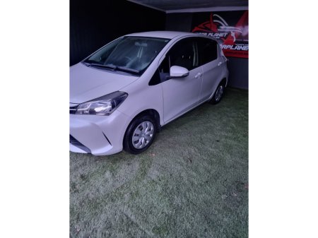 2015 Toyota Vitz - thumbnail 3