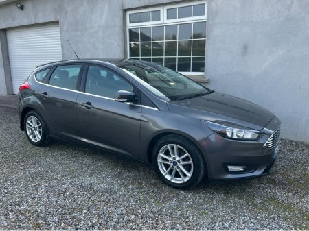 2016 Ford Focus - thumbnail 14