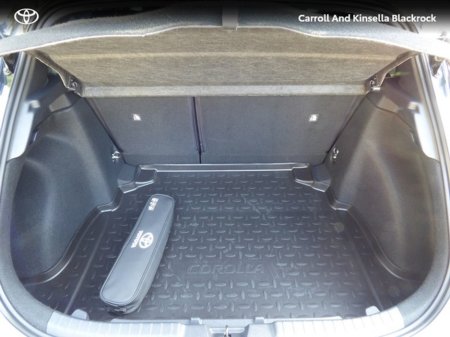 2023 Toyota Corolla Hybrid Luna Sport HB €27,950 thumbnail