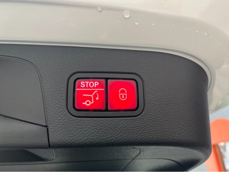 2024 Mercedes-Benz EQC - thumbnail 8