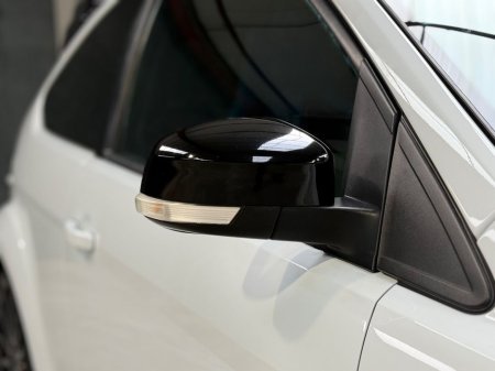 2011 Ford Focus RS thumbnail