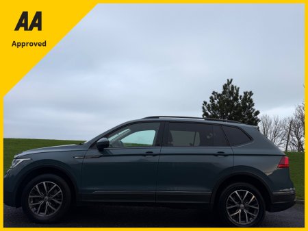 2022 Volkswagen Tiguan - view 4