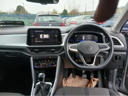 2023 Volkswagen T-Roc LIFE 2.0 TDI MANUAL 6SPEED FWD 1 116HP 5 €29,950 thumbnail