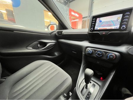 2022 Toyota Yaris - thumbnail 12