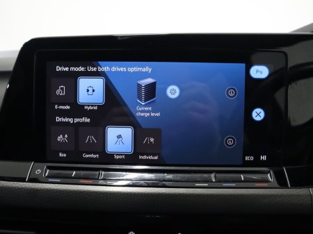 2023 Volkswagen Golf *26* GTE S-A DSG €29,995 thumbnail