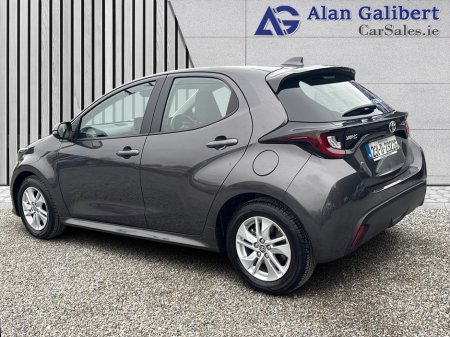 2023 Toyota Yaris 1.5 HYBRID LUNA  AUTO €18,995 thumbnail