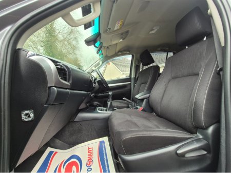 2025 Toyota Hilux - thumbnail 2