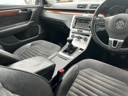 2012 Volkswagen Passat - thumbnail 16