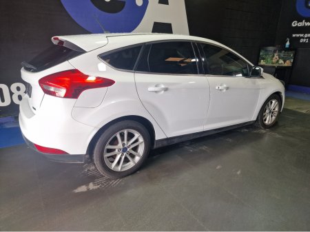 2015 Ford Focus - thumbnail 10