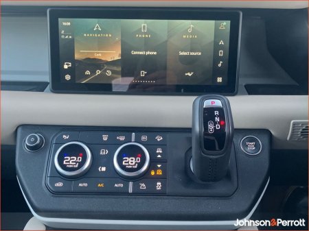 2024 Land Rover Defender 110 2.0 Si4 PHEV S (Land Rover Warranty until 2029) €89,900 thumbnail