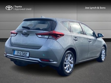 2017 Toyota Auris - thumbnail 2