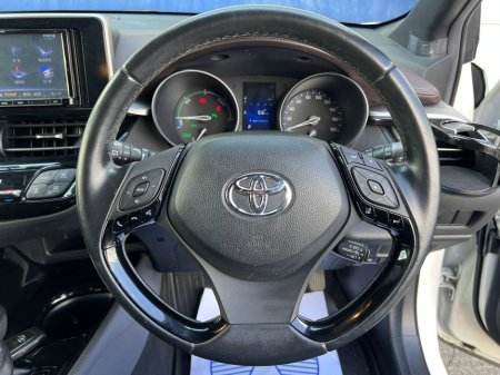 2018 Toyota C-HR 1.8 HYBRID AUTO // HEATED SEATS // 2 YEAR NCT // 18