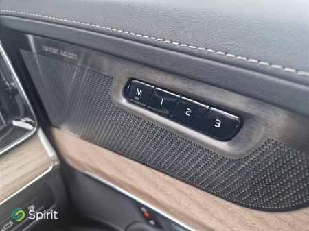 2025 Volvo XC90 - thumbnail 14