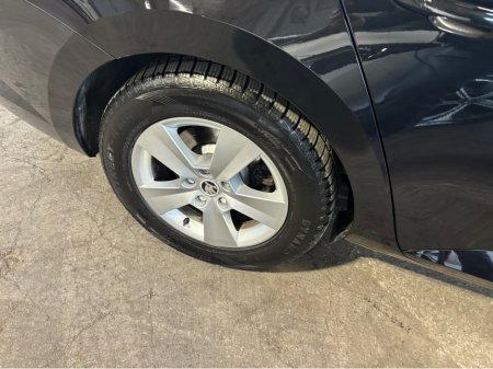 2017 Skoda Superb - thumbnail 4