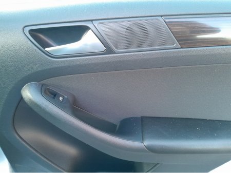 2016 Volkswagen Jetta CL 2.0 TDI MANUAL 5SPEED 110BHP 4DR €8,950 thumbnail