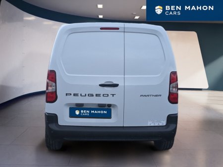 2024 Peugeot Partner  €18,658