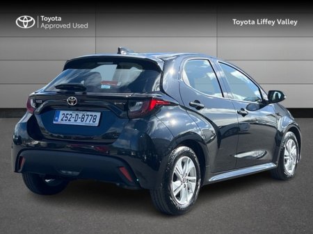 2025 Toyota Yaris - thumbnail 2