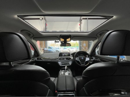 2017 BMW 7 Series - thumbnail 19